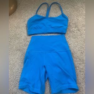 lululemon set in the shade poolside!